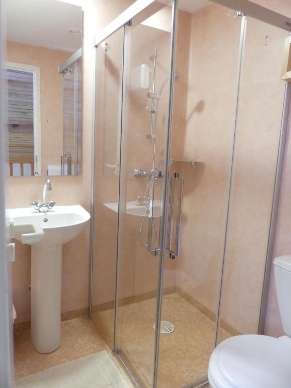 Double Room image 3