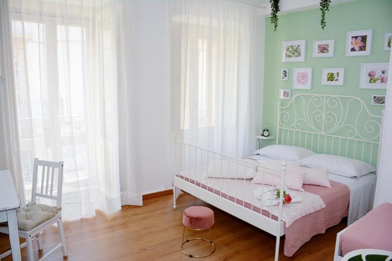 Lùrooms- Guesthouse in Noto - image 2