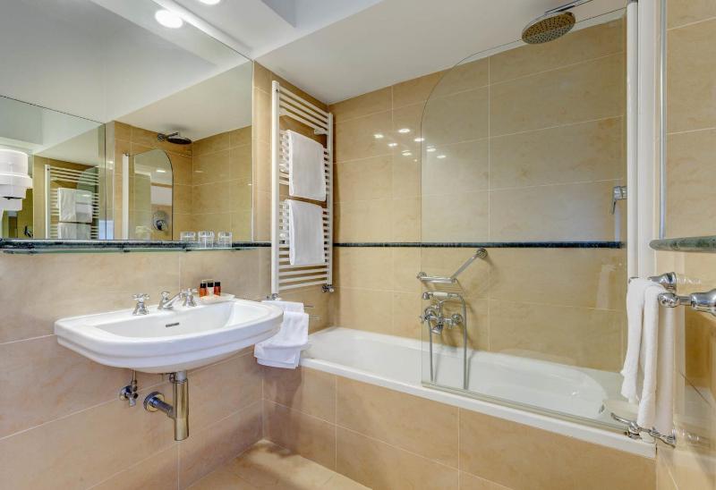 Double Room with Garden View image 2