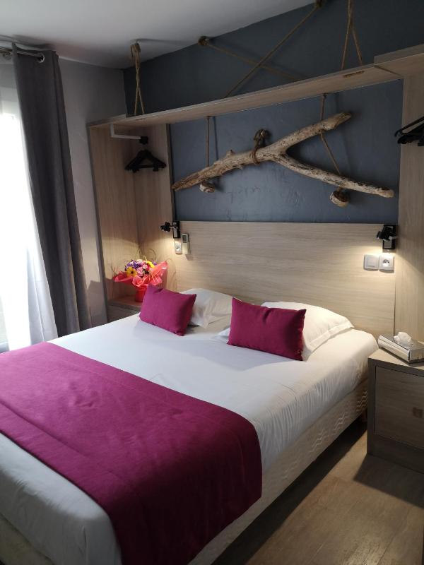 Double Room image 3