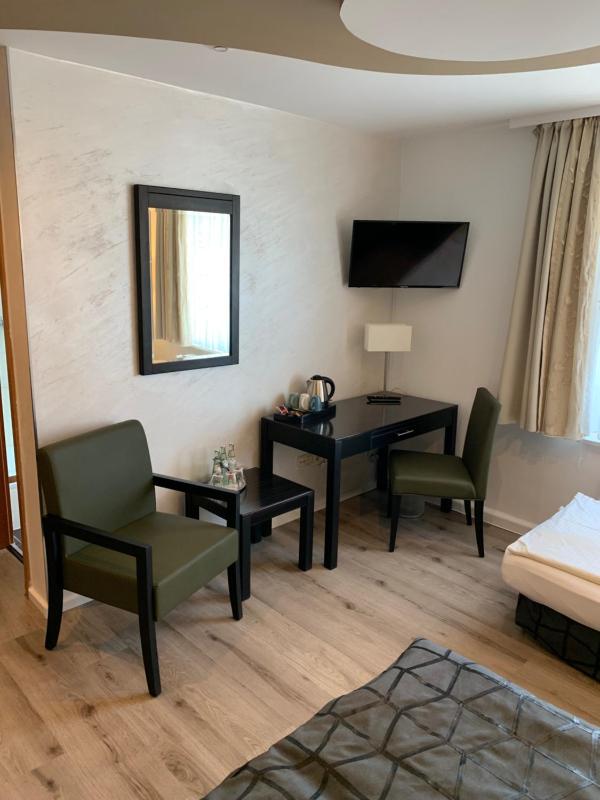 Family Room image 4