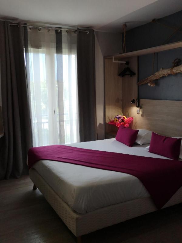 Double Room image 4
