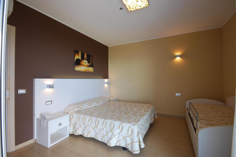 One-Bedroom Apartment (6 Adults) image 4