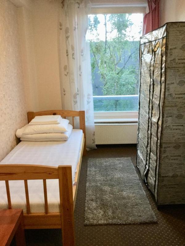 Small Single Room image 3