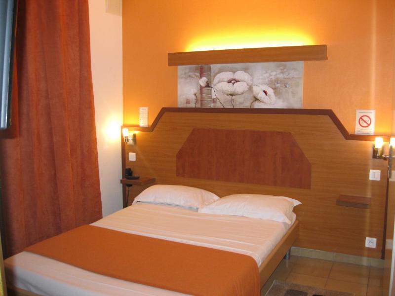 Single Room with Shower image 3