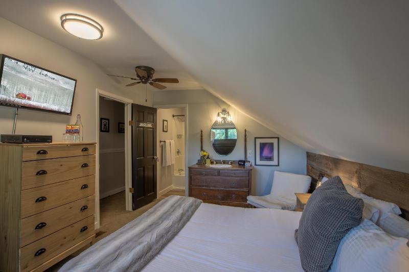 Standard Queen Room image 2