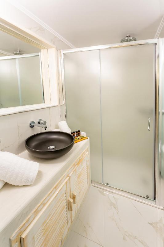 Junior Suite with Balcony image 3