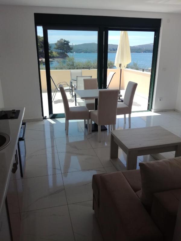 Apartment with Sea View image 2