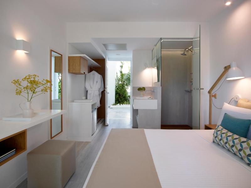 Double Room with Garden View image 1