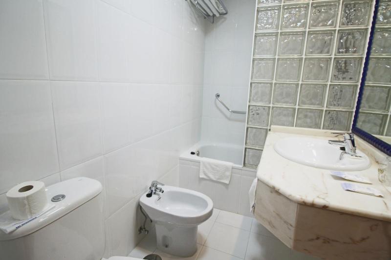 Economy Double or Twin Room - Attic image 2