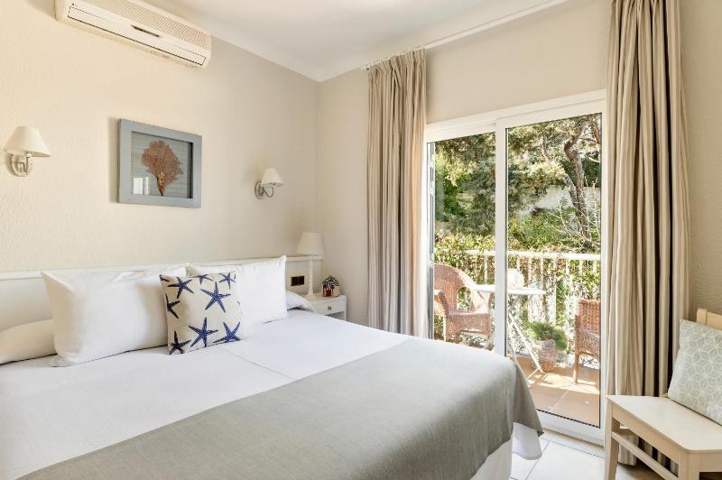 Double or Twin Room with Balcony image 1