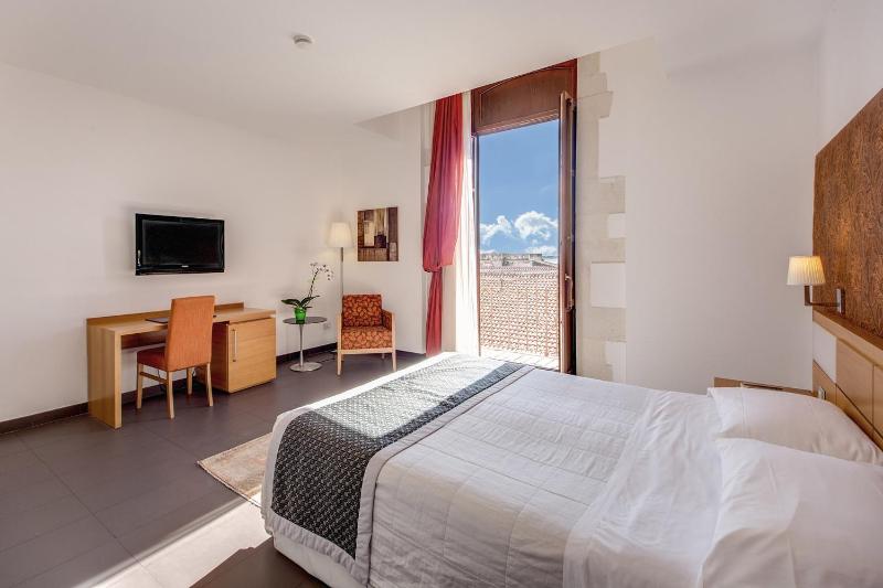 Executive Double or Twin Room image 4