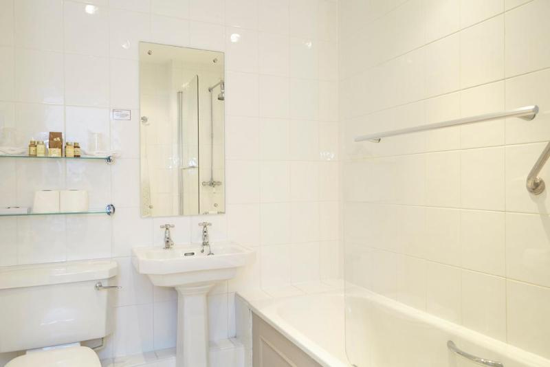 Single Room with Garden View image 4