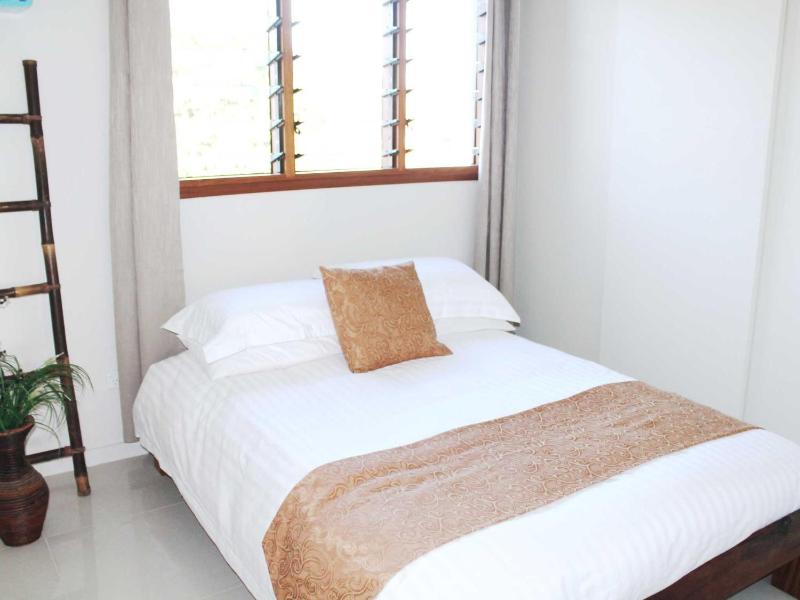 Vanuatu Beachfront Apartments - image 4