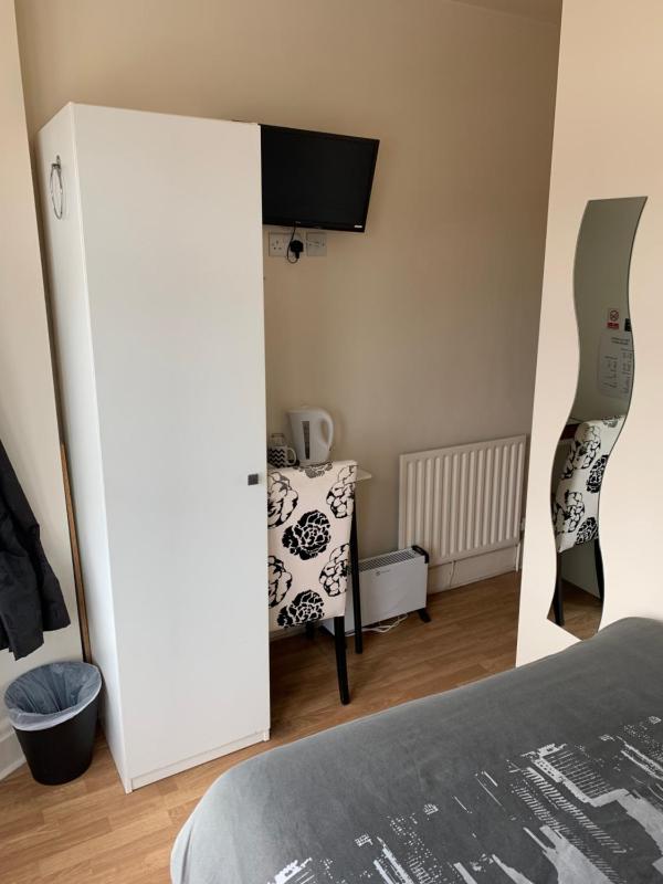 Double Room image 4