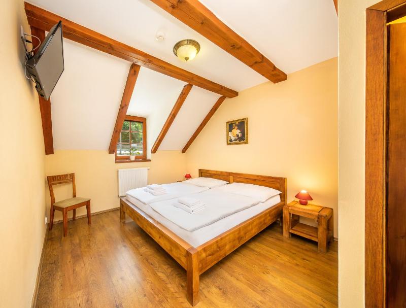 Economy Double Room image 3