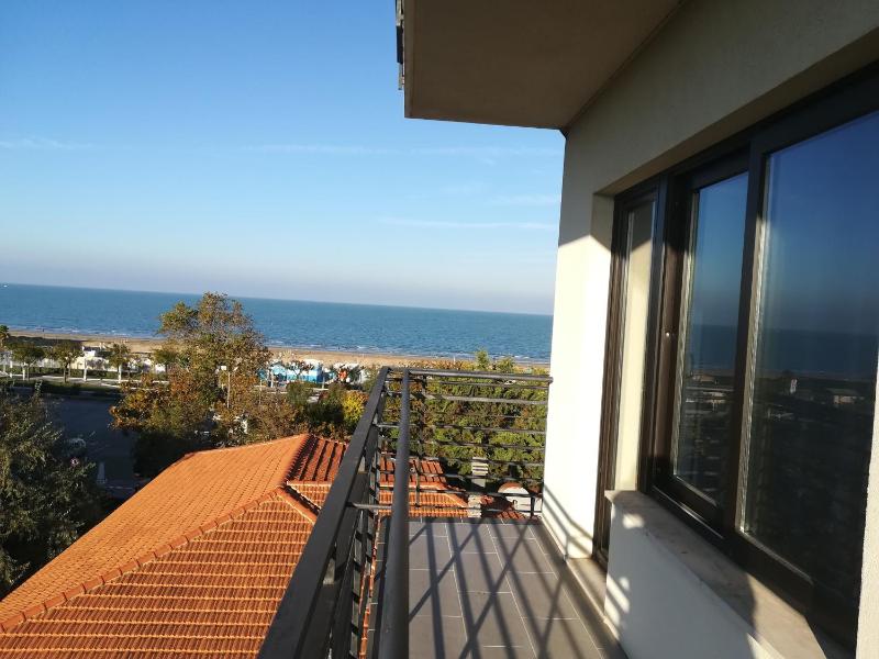 Apartment with Balcony and Sea View - Separate Building image 3