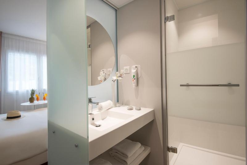Standard Double Room image 2