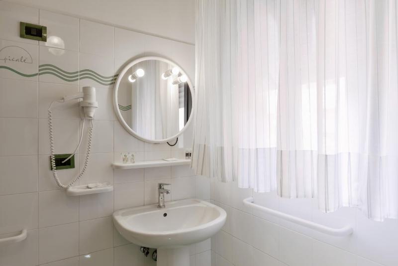 Standard One-Bedroom Apartment image 3