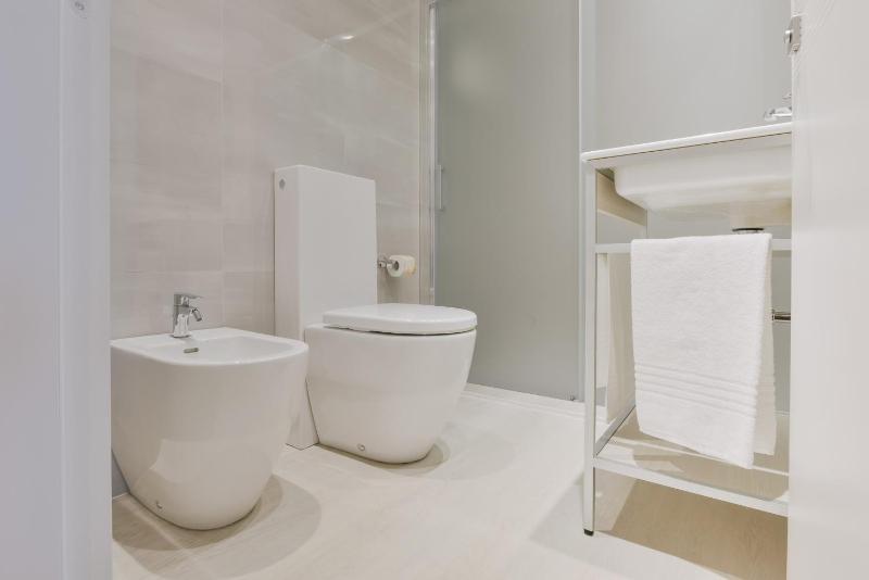 Comfort One-Bedroom Apartment with lateral Sea view image 2