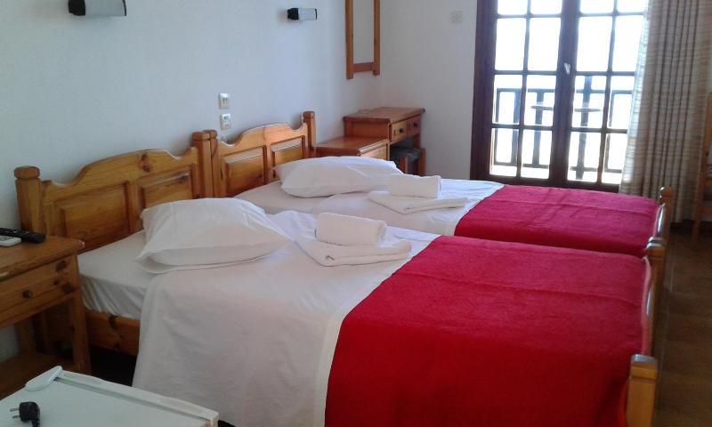 Twin Room with Sea View image 4