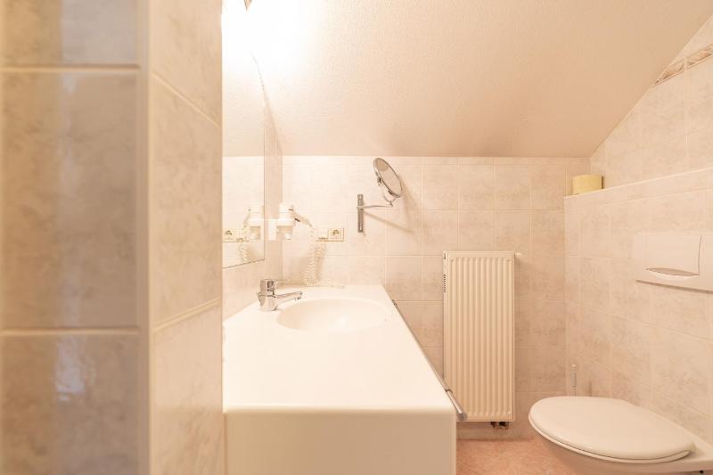 Small Double Room image 4
