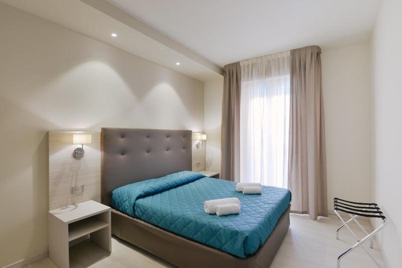 Comfort One-Bedroom Apartment with lateral Sea view image 1