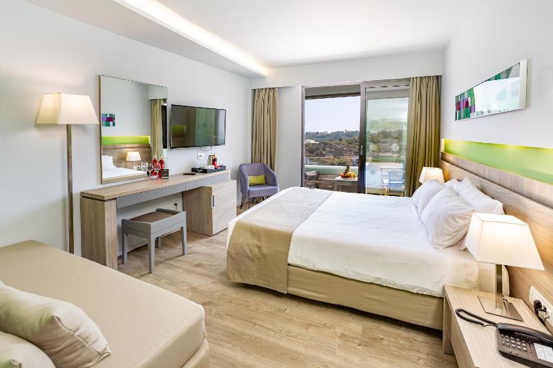 Double or Twin Room with Mountain View image 1