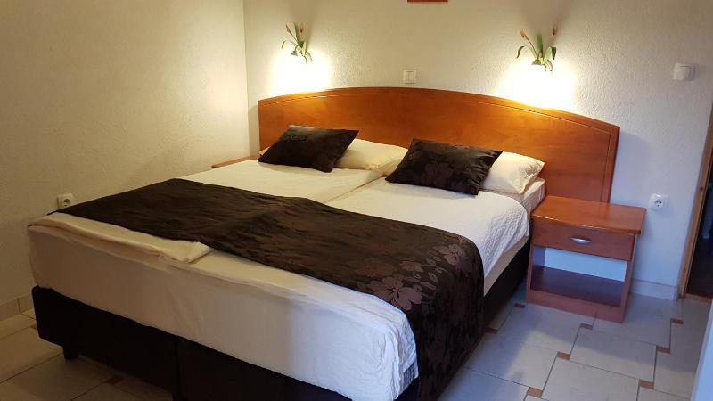 Economy Double Room image 1