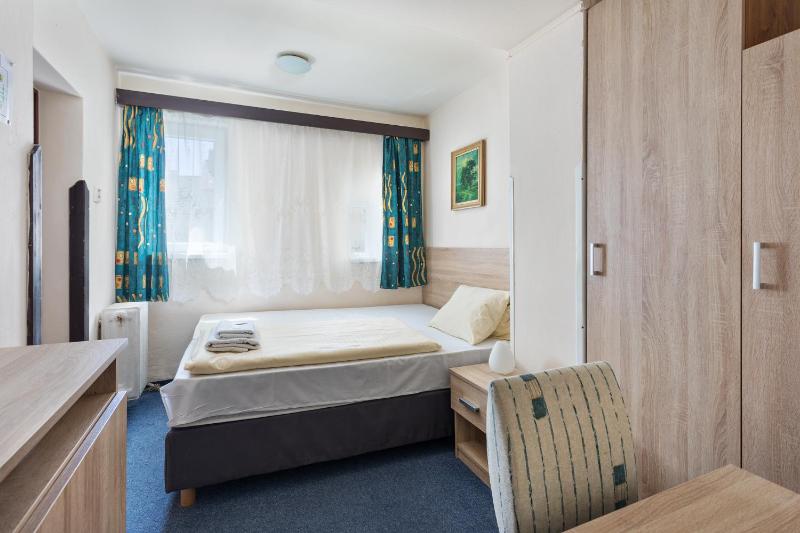 Double or Twin Room image 2