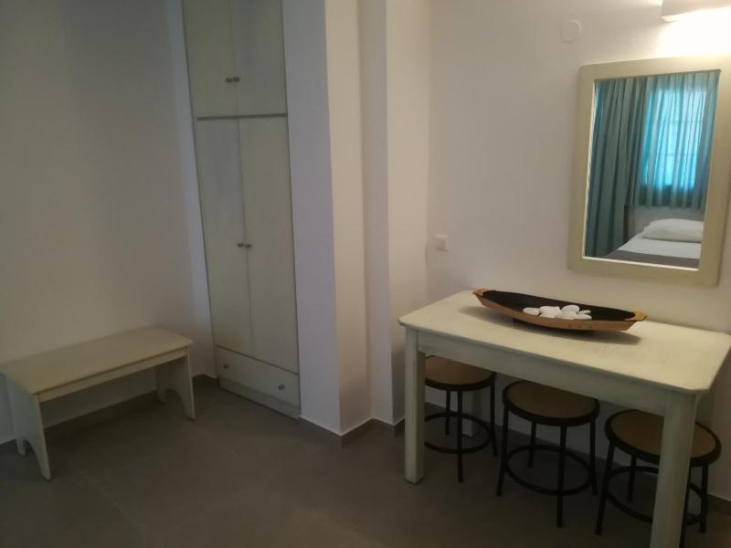One-Bedroom Apartment image 4