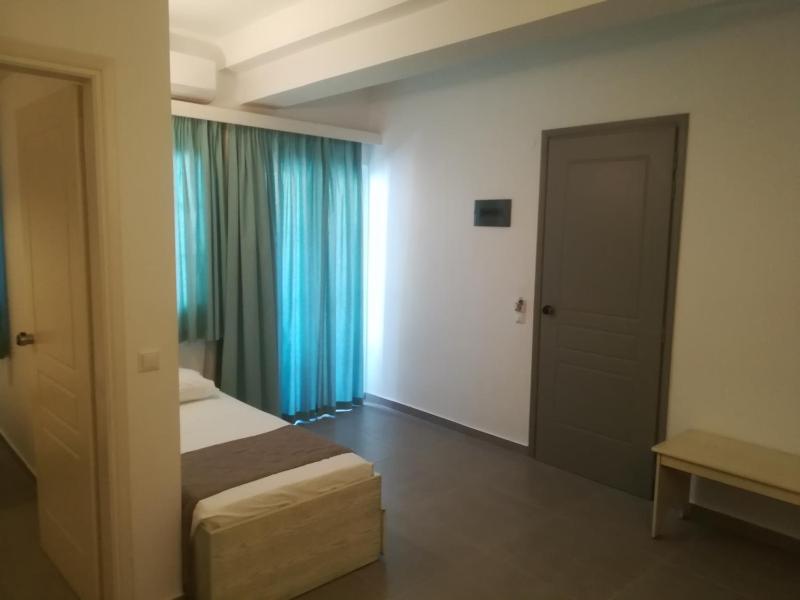One-Bedroom Apartment image 3