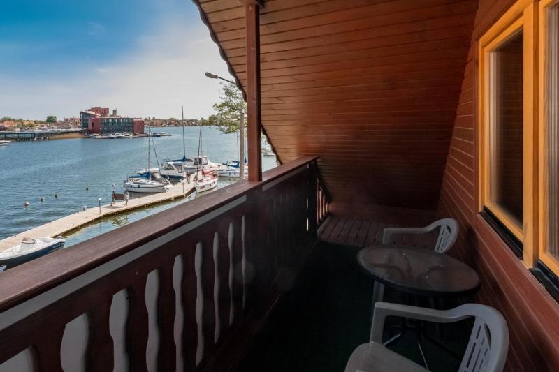 Double Room with Lake View image 3