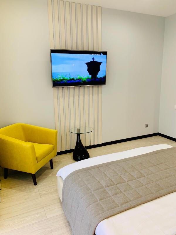Large Double Room image 2