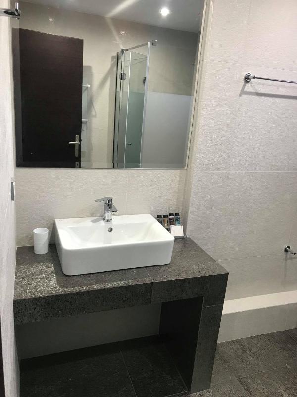 One-Bedroom Apartment image 3