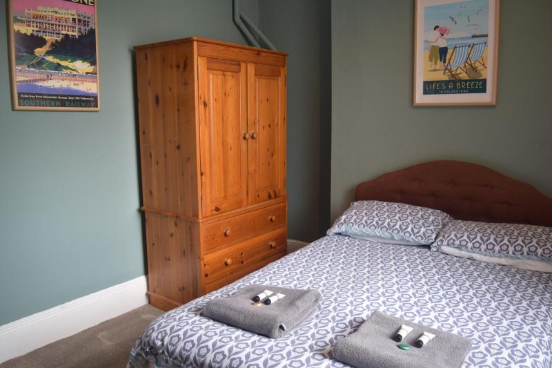 Budget Double Room image 3