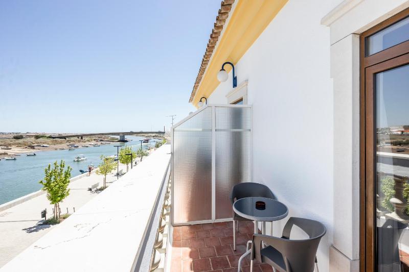 Superior Double or Twin Room with River View image 3
