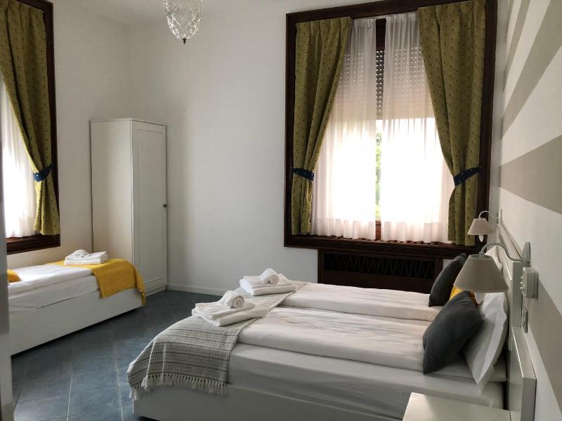 Triple Room with Garden View image 4