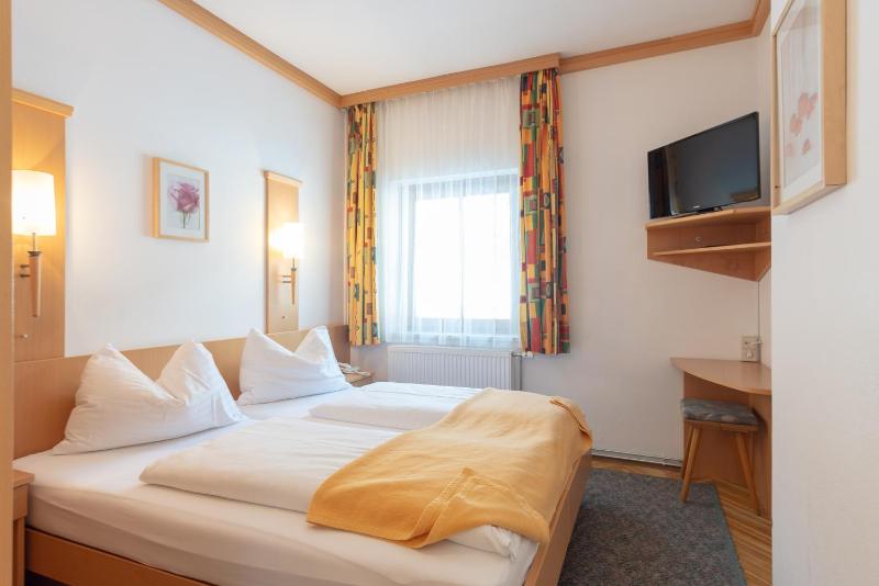 Small Double Room image 2