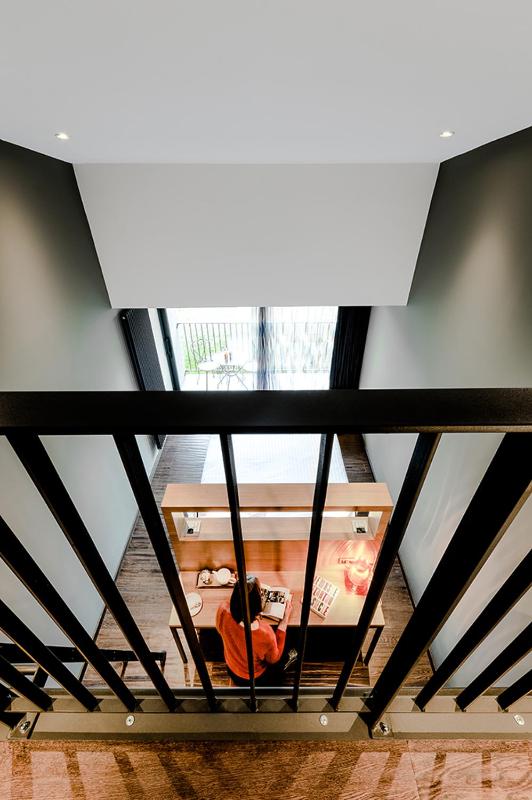 Mezzanine Room with Lake View image 2