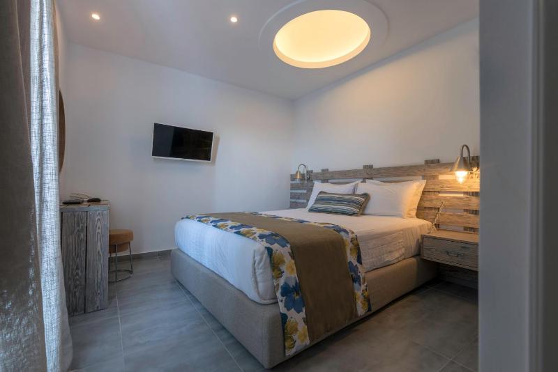 Honeymoon Double Room with Outdoor Jacuzzi  image 2