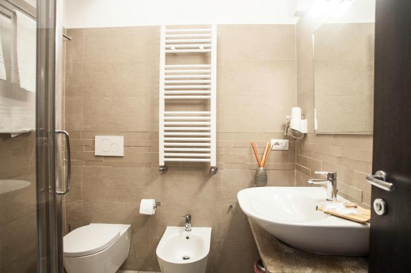 Double Room with City View image 3