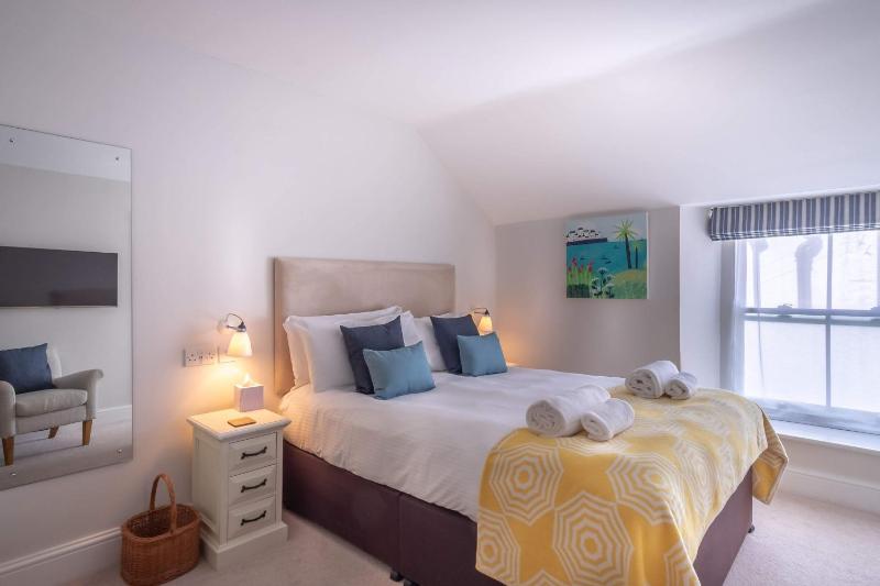 Standard Double Room image 2