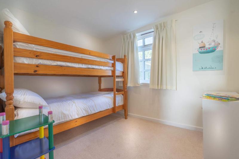 Two-Bedroom Family Suite with Sea View image 4