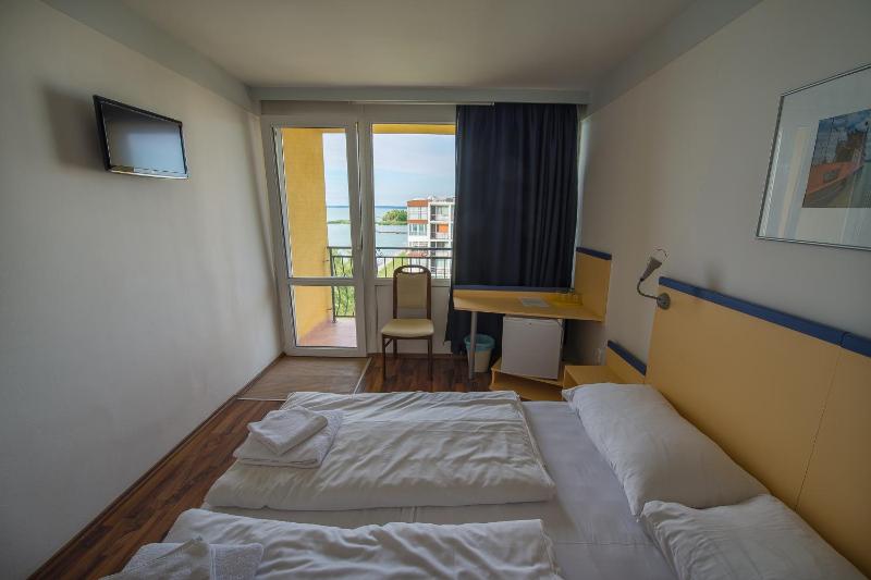 Basic Triple Room image 3