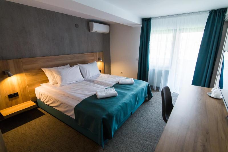 Twin Room image 3