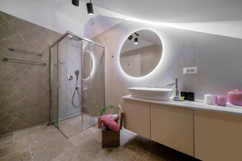 Junior Suite with Balcony image 2