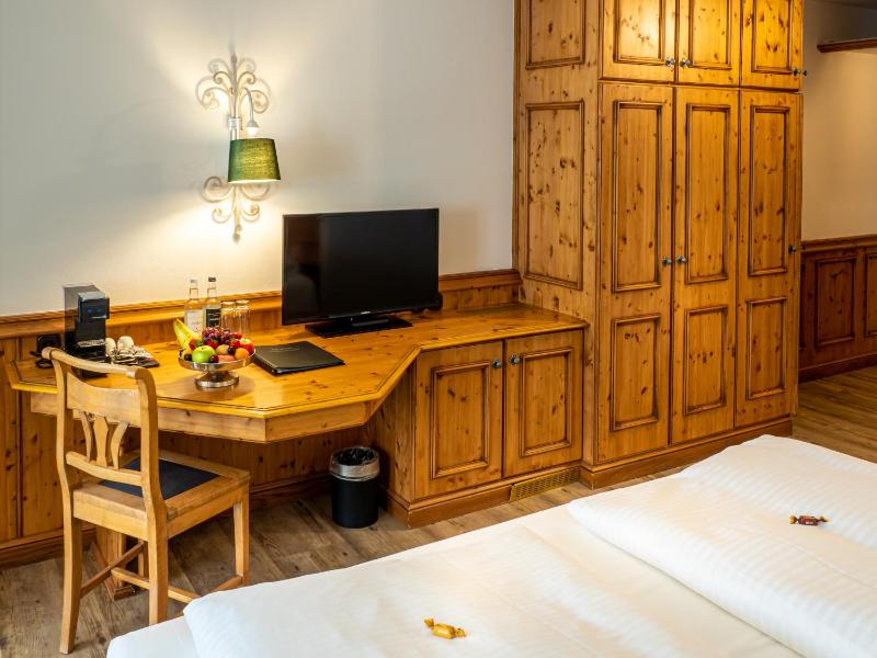 Classic Double Room image 1