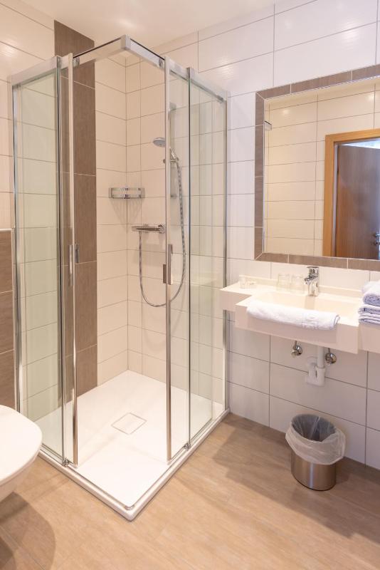 Small Double Room image 3