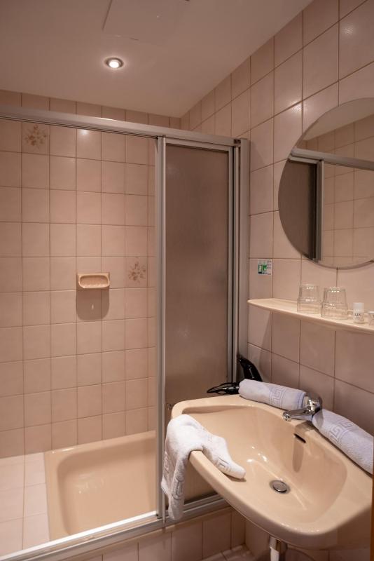 Small Double Room image 4